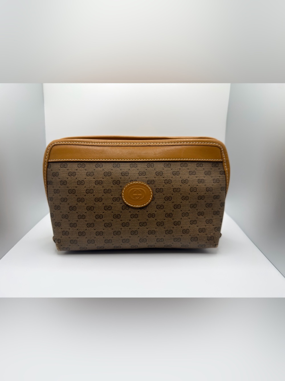 Vintage Gucci Micro GG Monogram
Cosmetic Pouch Caramel Leather.